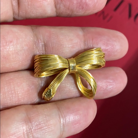 🖤VTG💕LES BERNARD gold ribbon brooch - Picture 3 of 7